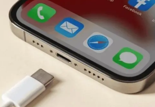 咸宁苹果15维修分享iPhone15改USB-C接口后能和安卓用户互借充电器吗 